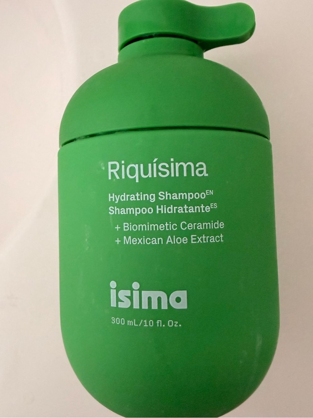 isima Riquísima Hydrating Shampoo by Shakira 3/4 full